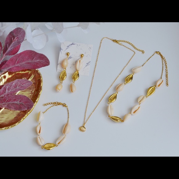 Gold Plated Cowrie Seashell Necklace Choker Set - Picture 8 of 8